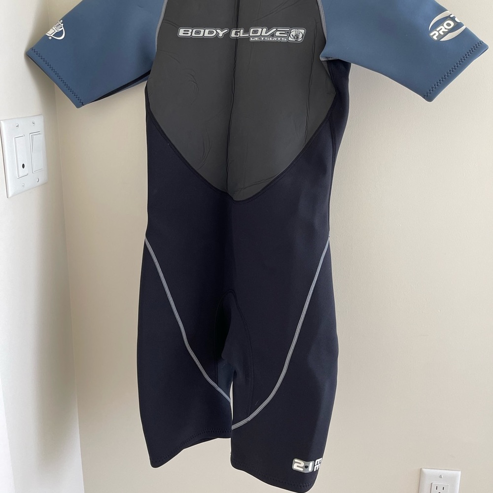 Body Glove Pro 2 Men’s Springsuit 5’8-5’11 Size Medium Black And Pewter  2.1 mm